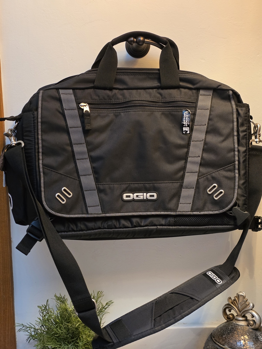 OGIO Tek Spec Black and Gray Laptop Messenger Crossbody Briefcase Bag. NWT